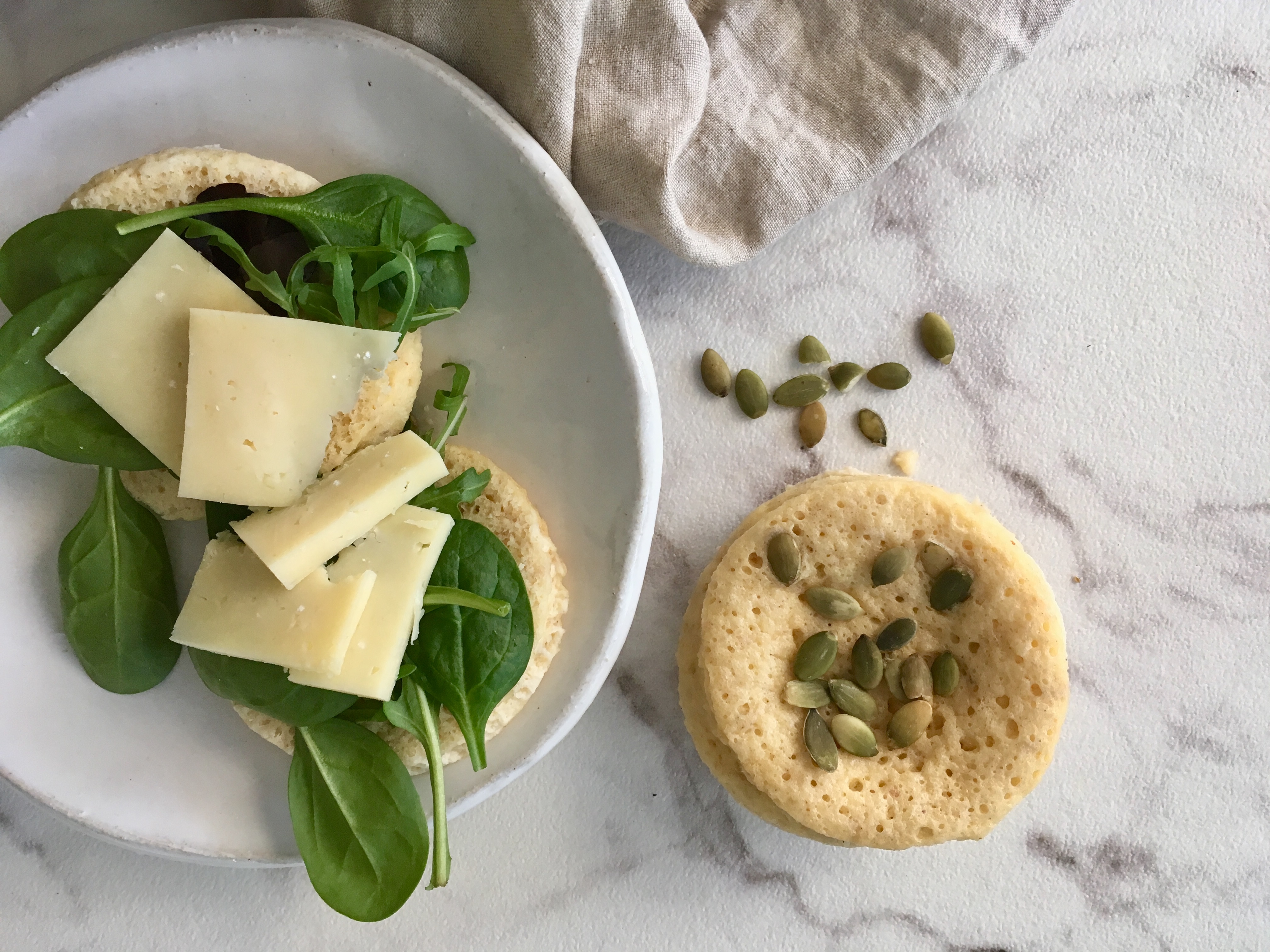 Nopeat ketosämpylät mikrossa