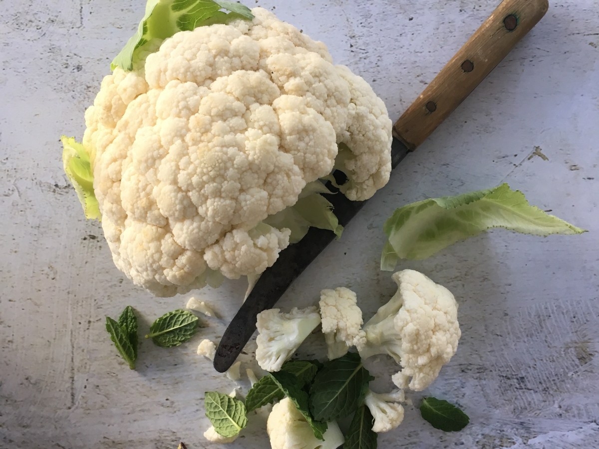 Kokonaisena paahdettu kukkakaali