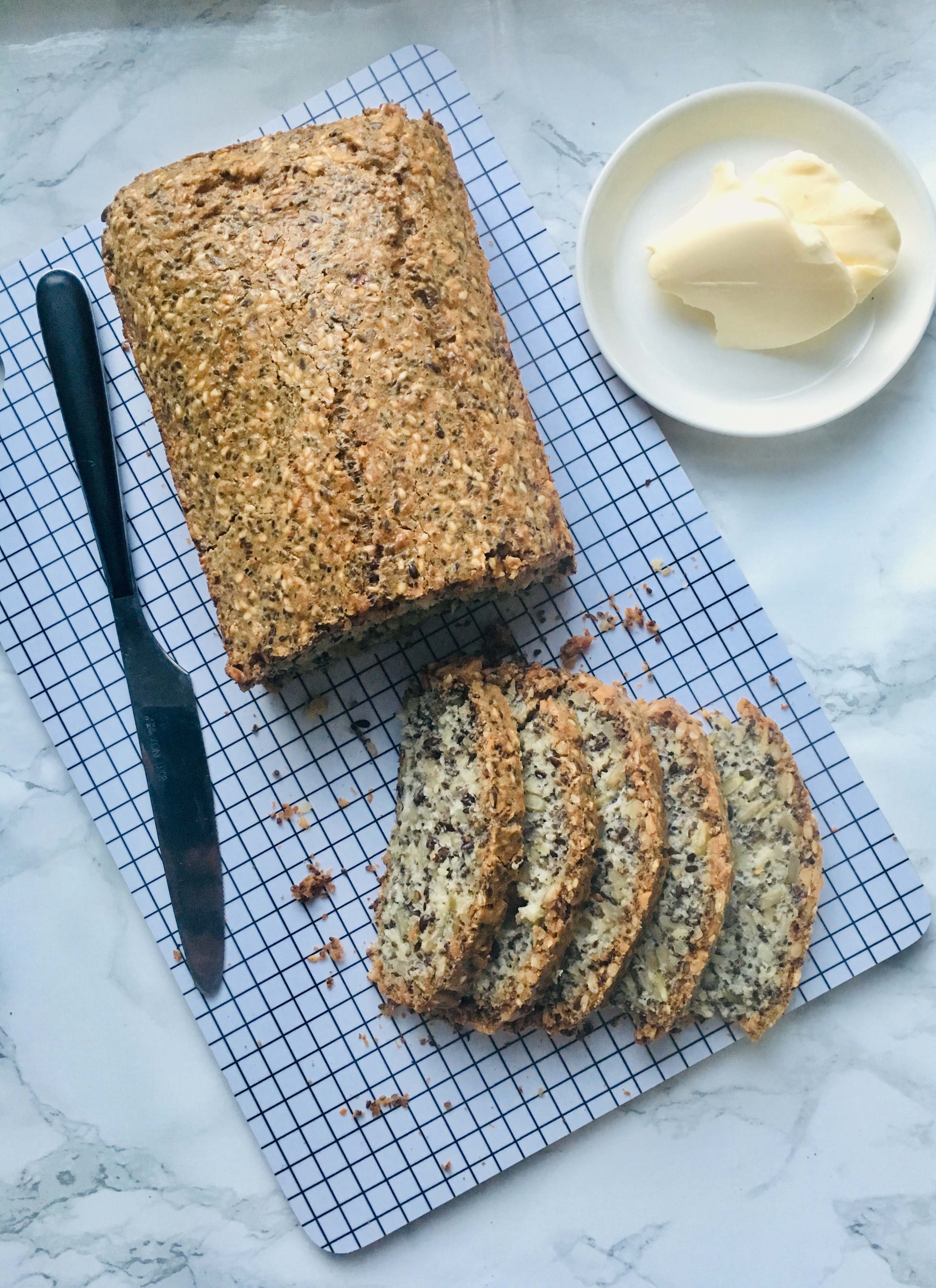 Ketosiemenvuokaleipä (Keto seed bread)