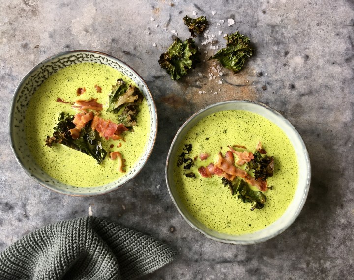 Lehtikaalikeitto pekonilla (Kale soup with crispy&nbsp;bacon)