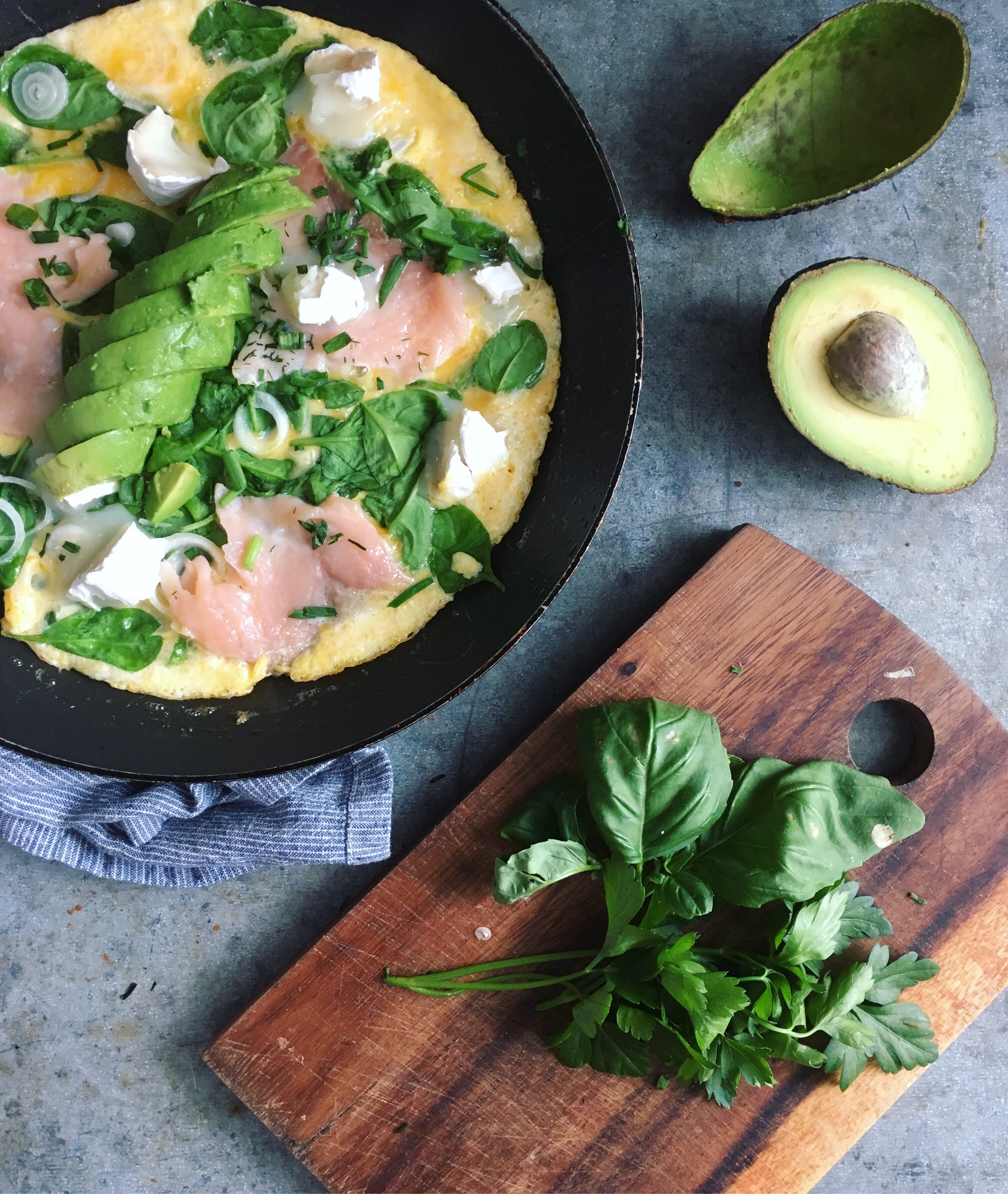 Graavilohi-vuohenjuustomunakas