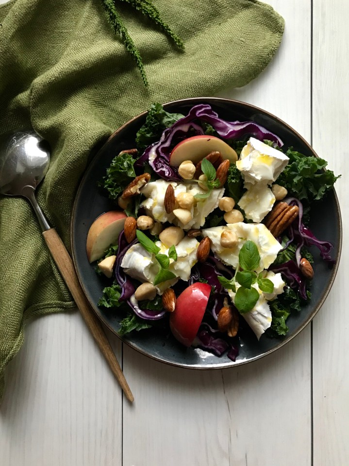 Vuohenjuusto-pähkinäsalaatti