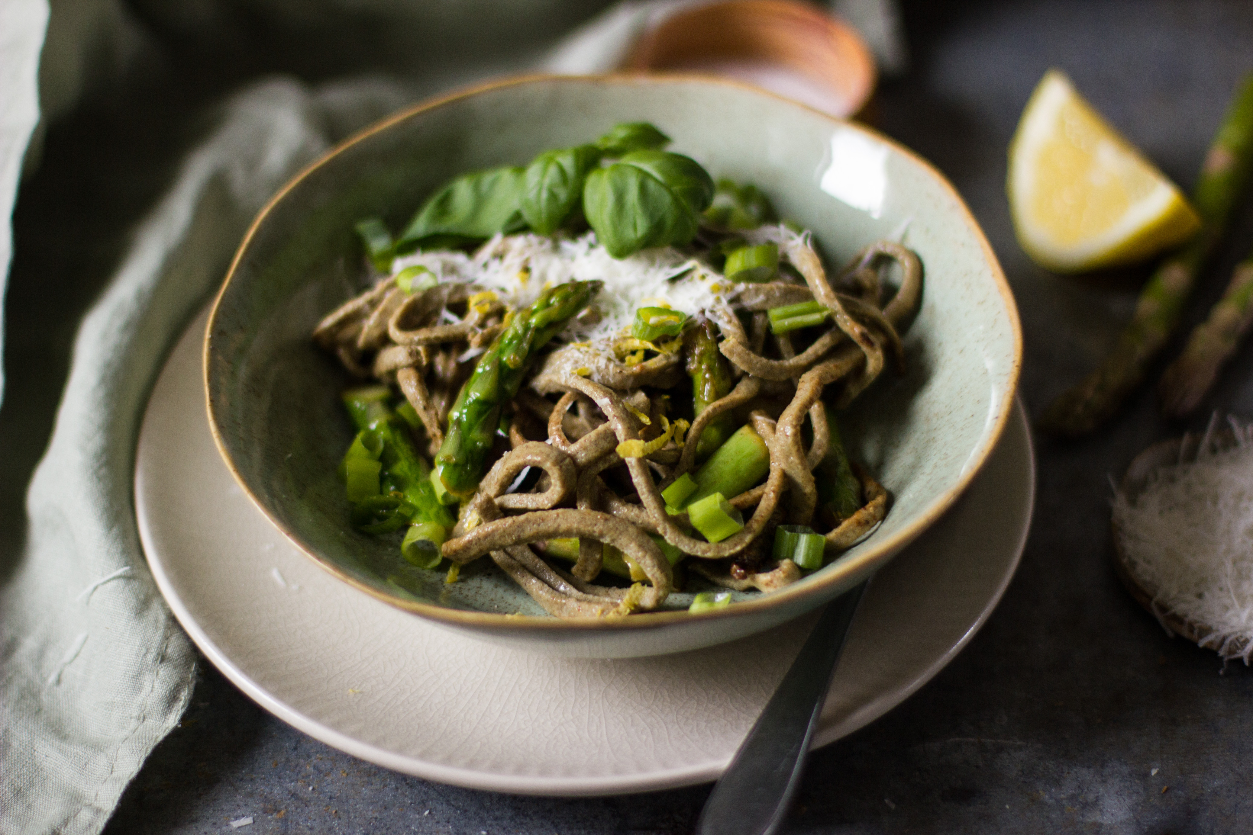 Sitruunainen parsapasta (keto)