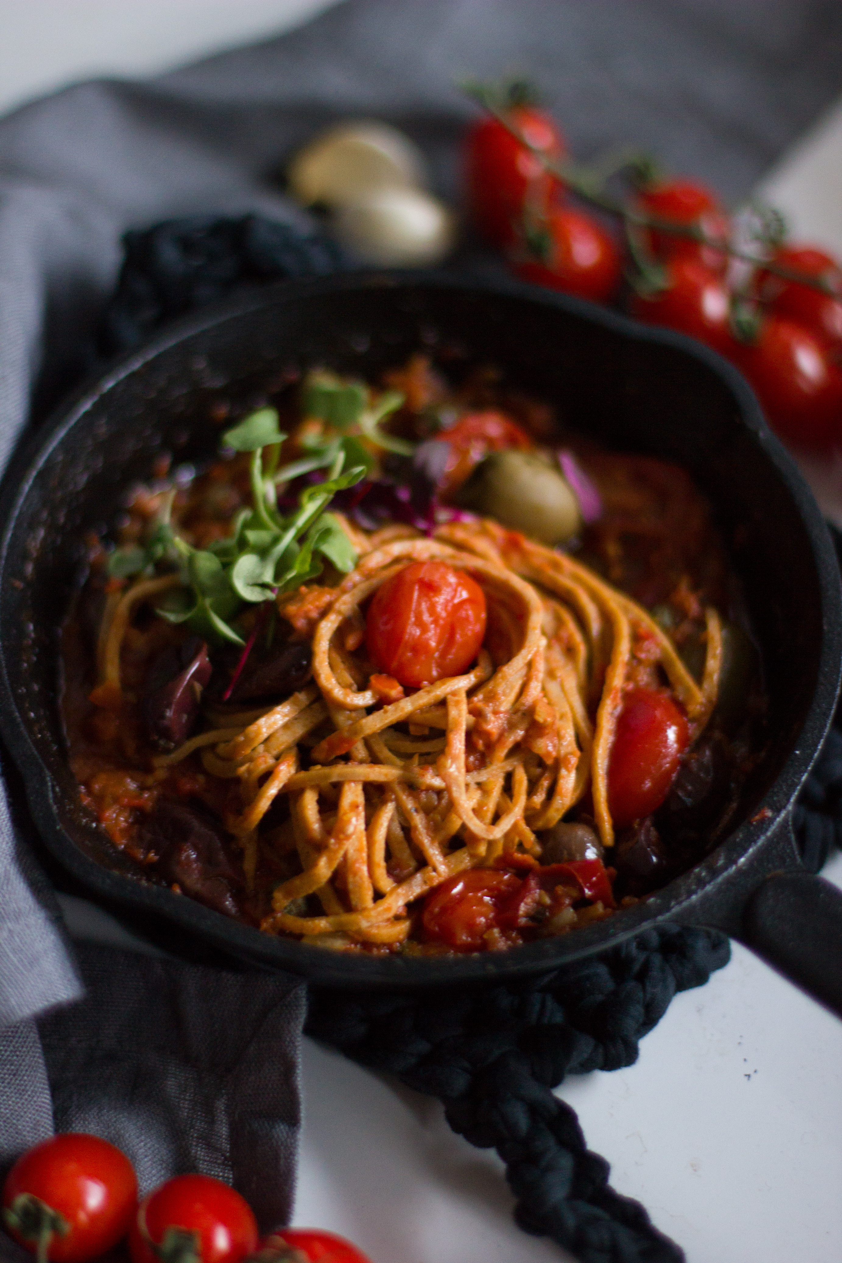 Ketopasta puttanesca