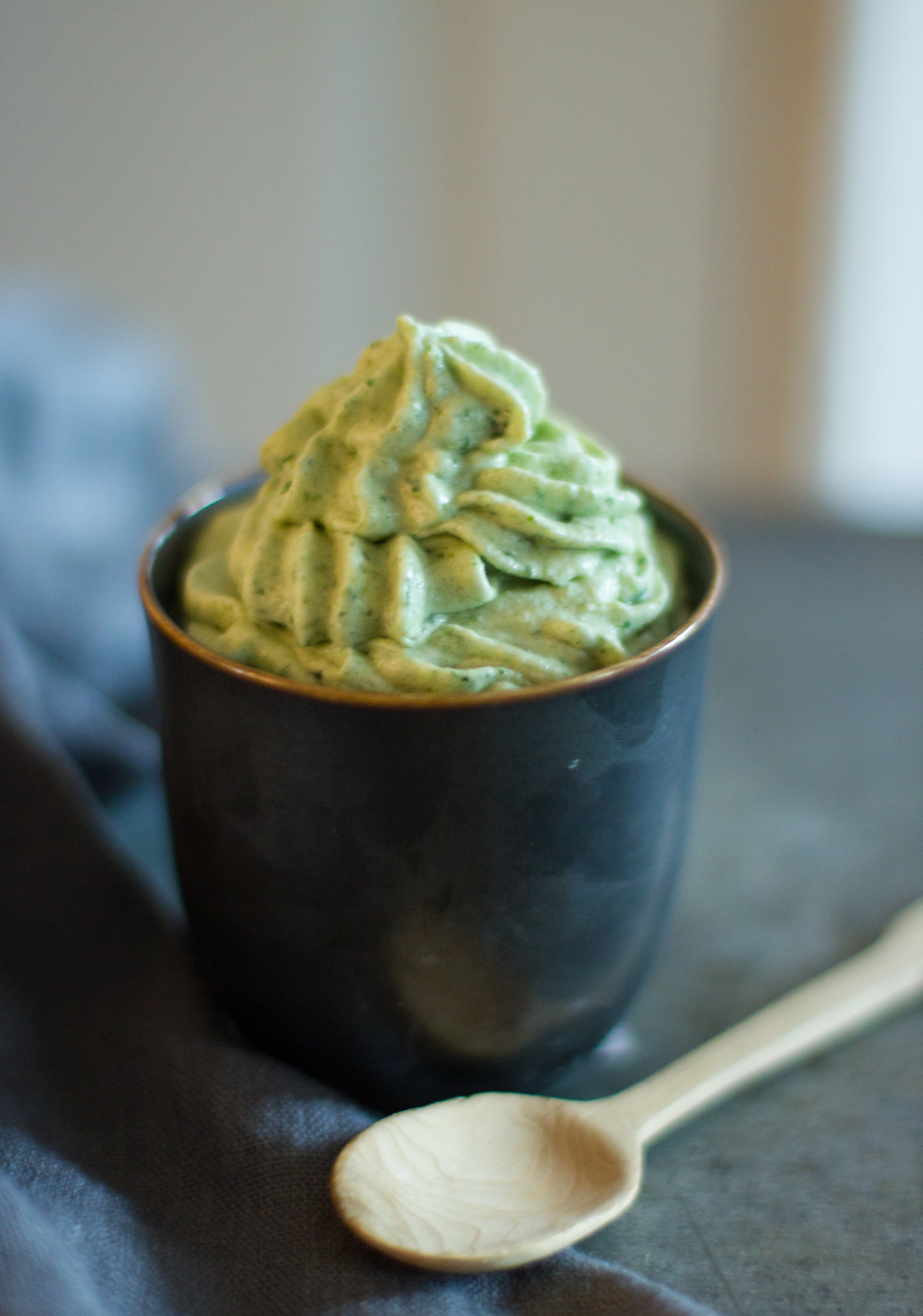 Raikas avokado-limesoftis