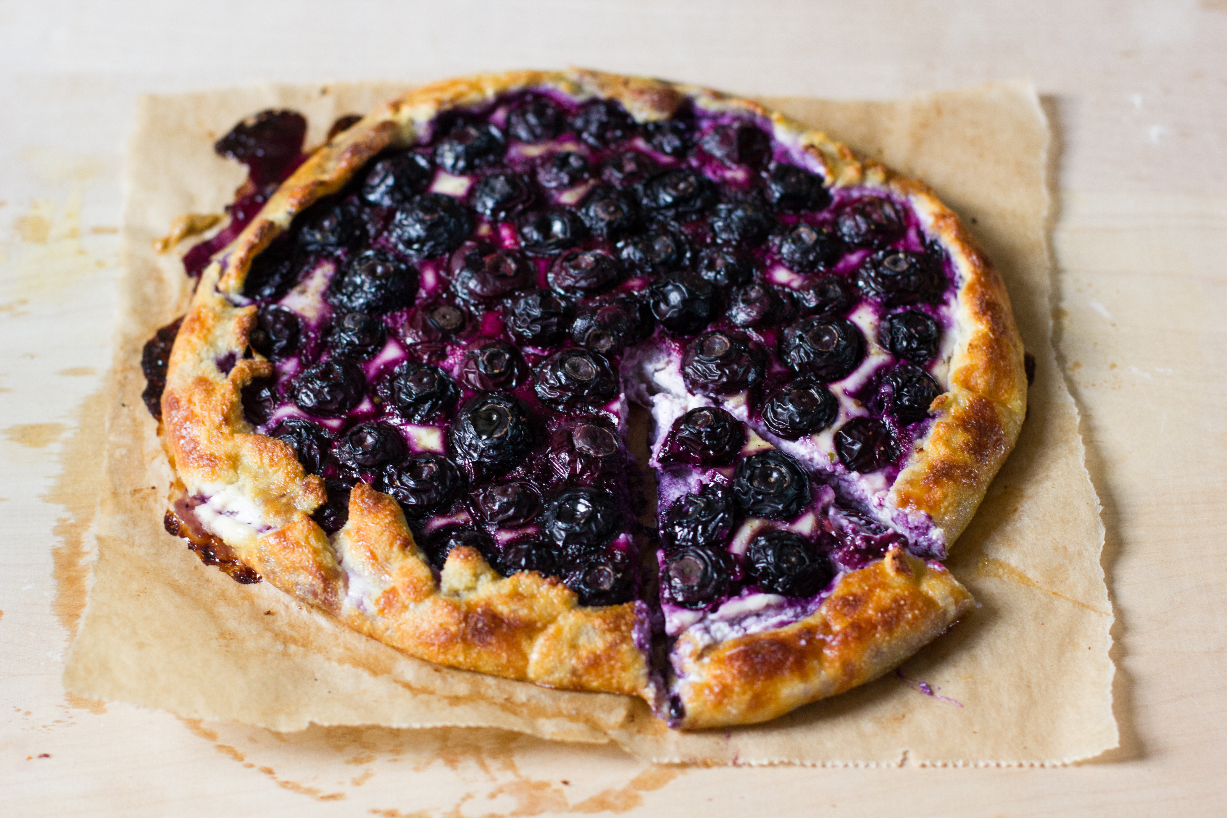 Helppo ketomustikkapiiras