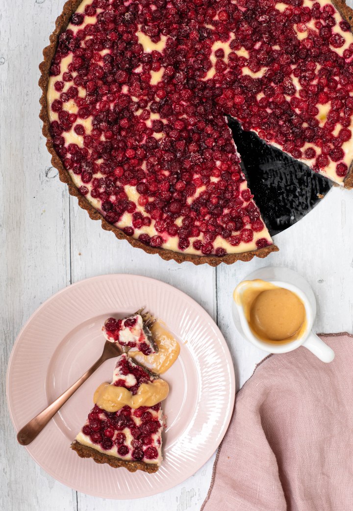 Puolukka-kinuskipiirakka