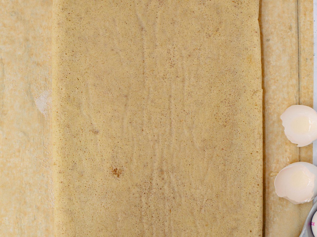 Vaalea kääretorttu-/kakkupohja