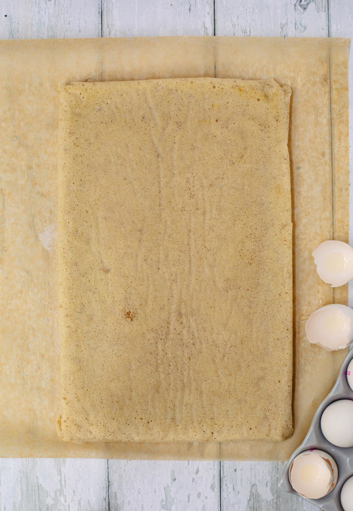 Vaalea kääretorttu-/kakkupohja