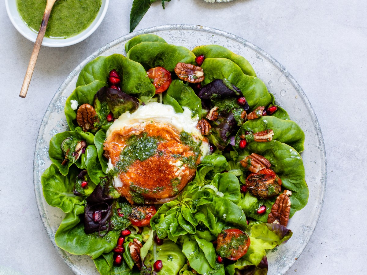 Vuohenjuusto-pähkinäsalaatti