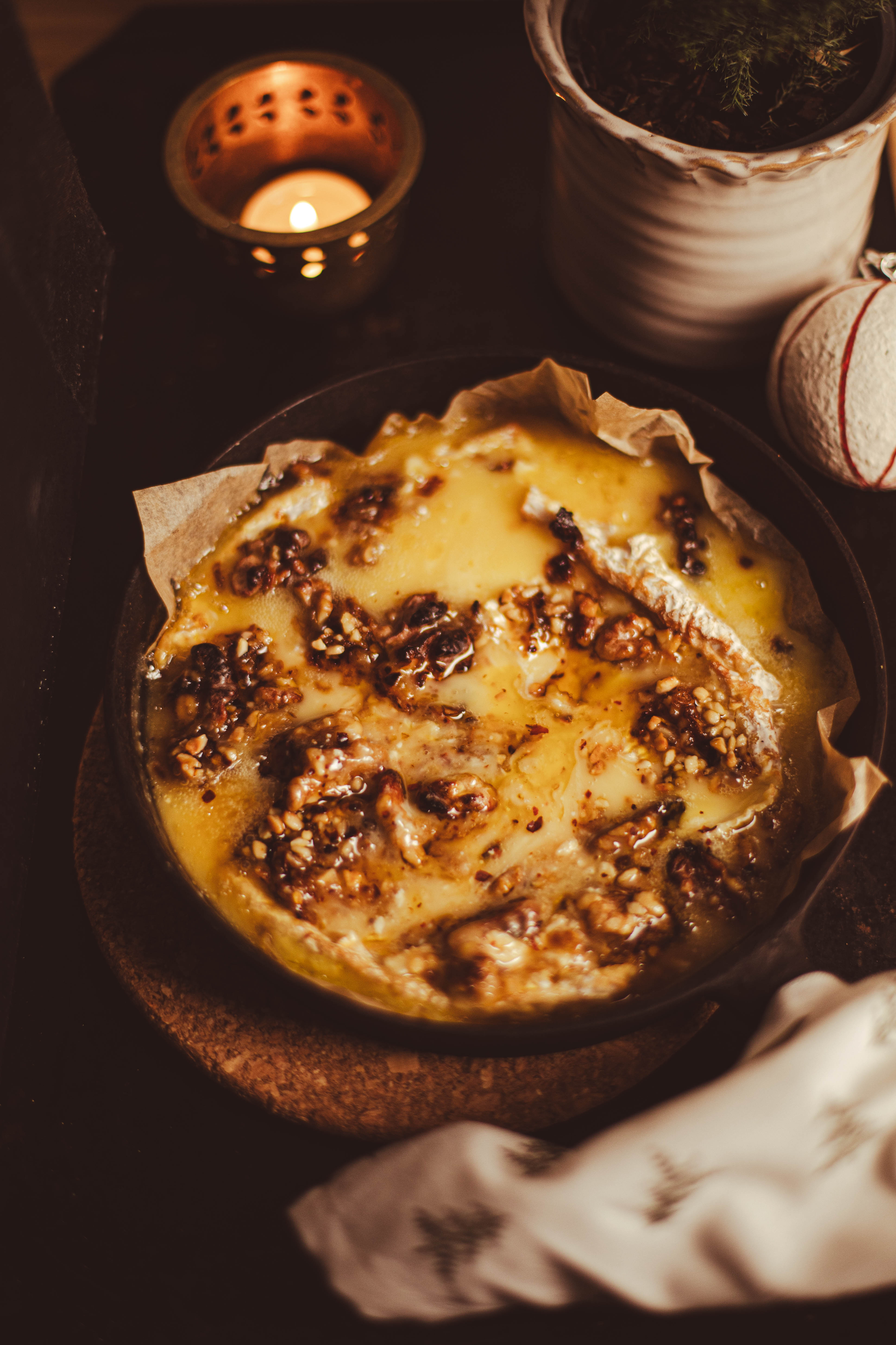 Valkosipulinen juustodippi