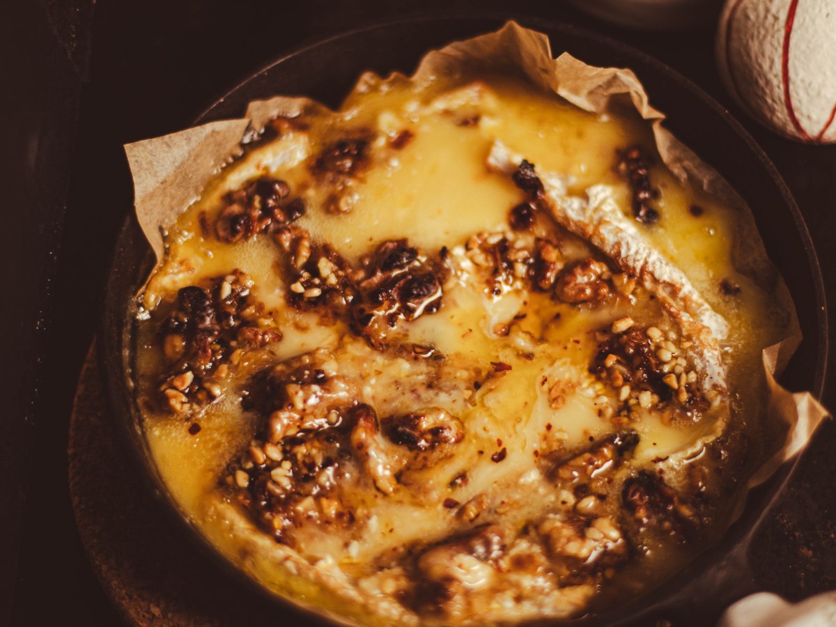 Valkosipulinen juustodippi